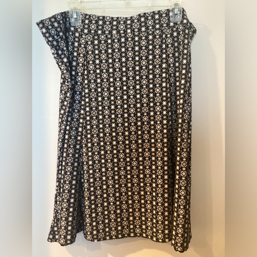 SALE Sag Harbor Stretch Skirt Black White and Gold Circle Patterned sz Large